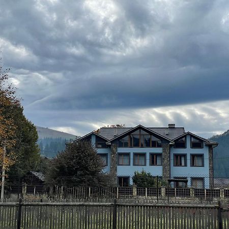 Старе Подвір'я Верховина Экстерьер фото
